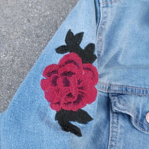 Arizona Jean Co Distressed Embroidered Roses Jean Denim Jacket - Picture 5 of 10